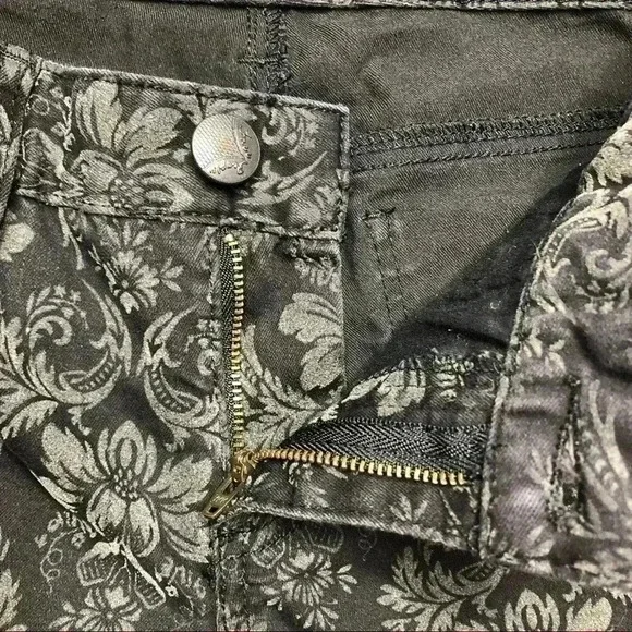 Free People Skinny Jeans Black & Grey Floral  Sz 27 - Picture 7 of 16